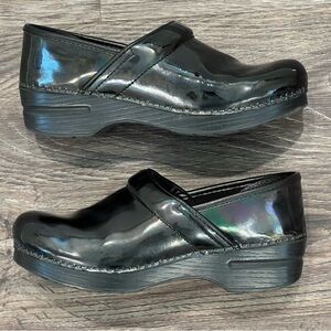 Dansko Women’s Black Clogs Size 39/8.5-9‎